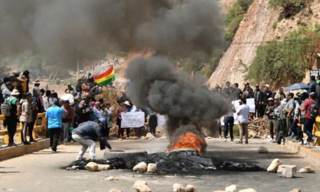 Bolivia amanece con 32 bloqueos y crece la tensión en seis departamentos