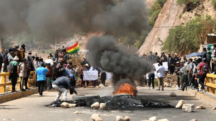 Bolivia amanece con 32 bloqueos y crece la tensión en seis departamentos