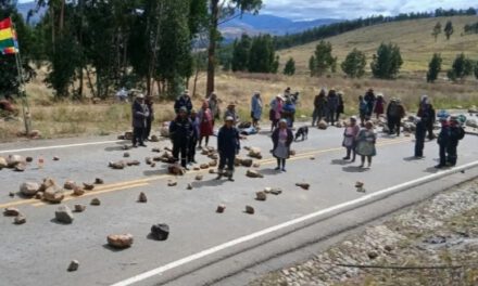 Bolivia entra en su tercera semana de conflicto con bloqueos en seis departamentos