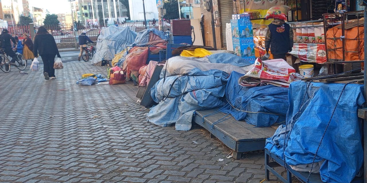 Comerciantes paceños piden diálogo: “Ya ni siquiera se vende un producto diario”