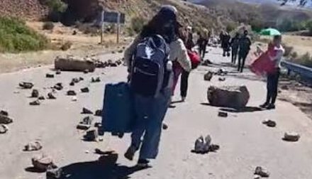 Bloqueos se mantienen en seis departamentos y crece pedido de corredor humanitario