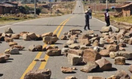 Bolivia supera los 50 bloqueos y persiste el caos en rutas interdepartamentales