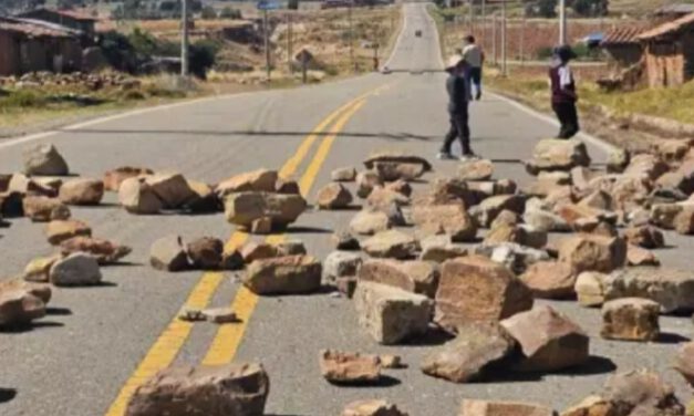 Bolivia supera los 50 bloqueos y persiste el caos en rutas interdepartamentales