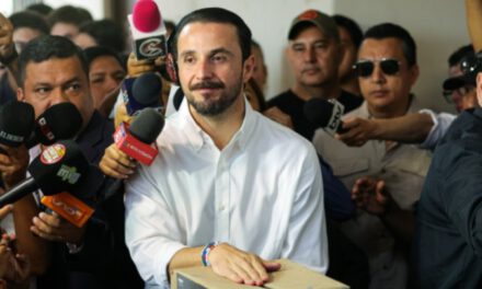 Velasco pide agotar el diálogo antes de aplicar un estado de excepción