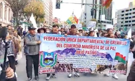 Gremiales protestan en La Paz contra los bloqueos y la falta de soluciones