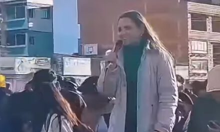 Diputada de Argentina llega a Senkata y llama “faro” a las protestas contra Paz