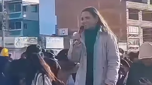 Diputada de Argentina llega a Senkata y llama “faro” a las protestas contra Paz