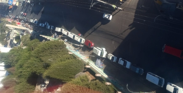 Choferes mantienen el tercer día de paro en La Paz por falta de combustible y resarcmiento a los daños