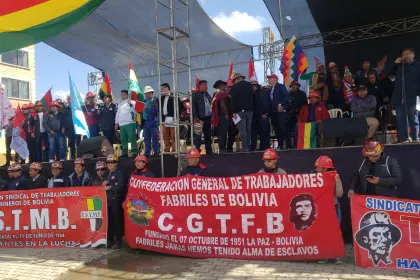 Gobierno ve intento desestabilizador tras pedido de renuncia y paro de la COB