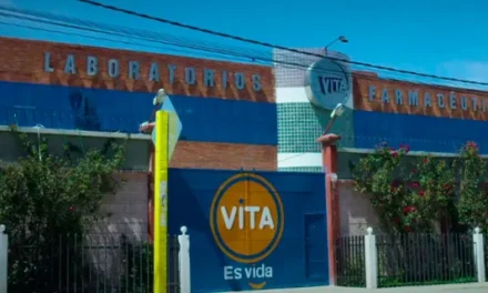 Industria farmacéutica nacional se fortalece: VITA anuncia inversión para triplicar producción de sueros y mejorar abastecimiento