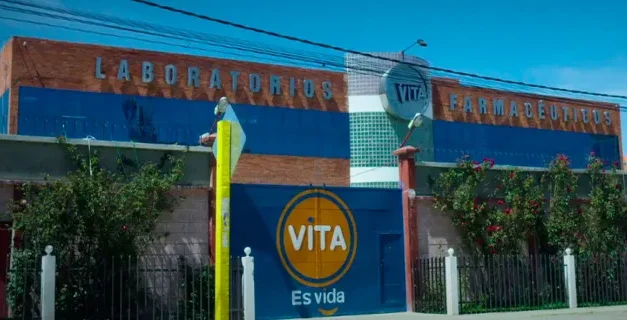 Industria farmacéutica nacional se fortalece: VITA anuncia inversión para triplicar producción de sueros y mejorar abastecimiento