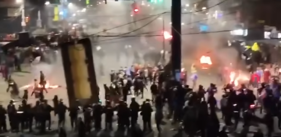 Violencia en El Alto deja 11 arrestados tras choques entre policías y presuntos vándalos