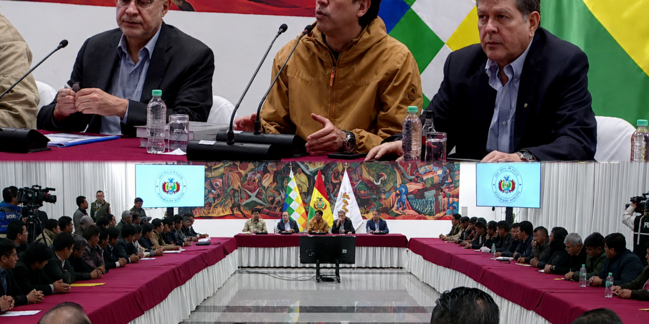 Choferes llegan al diálogo y condicionan acuerdo a la presencia de Paz.