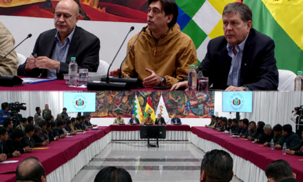 Choferes llegan al diálogo y condicionan acuerdo a la presencia de Paz.