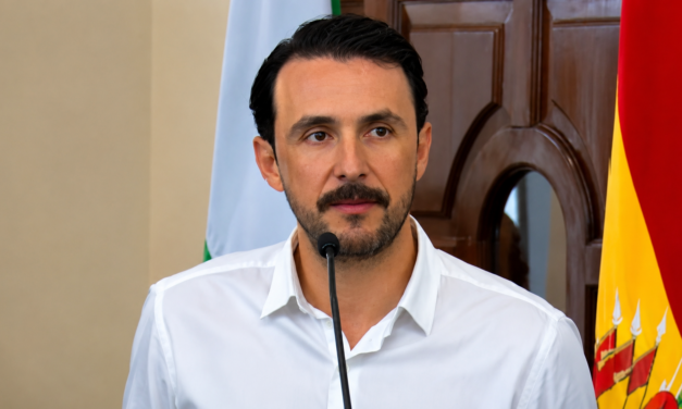 Velasco posesiona a su primer gabinete en Santa Cruz en medio de la crisis