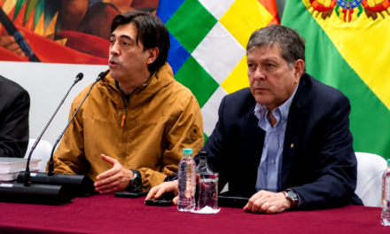 Gobierno pide disculpas por gasolina “desestabilizada” en el  diálogo clave con choferes