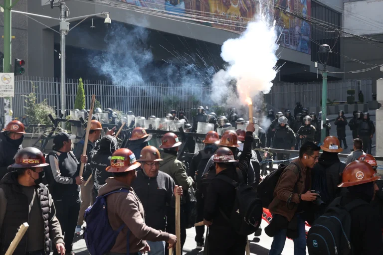 Defensoría reporta 321 arrestados, 7 fallecidos y 23 heridos por los conflictos en Bolivia