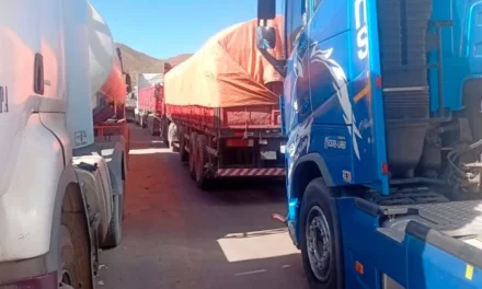 Transportistas “secuestrados” por bloqueadores y abandonados