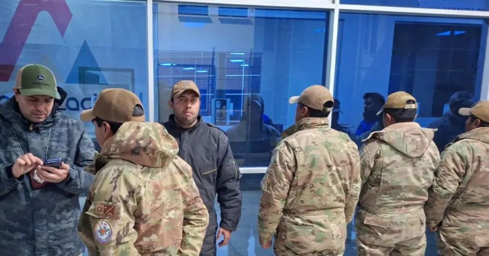 Militares retenidos en Chile regresan al país sin su armamento tras operativo fronterizo