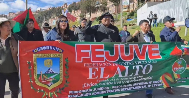 Juntas vecinales convocan a un cabildo este martes mientras La Paz continúa cercada