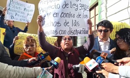 Personas con discapacidad protestan por el alza de alimentos y plantean incremento de su bono