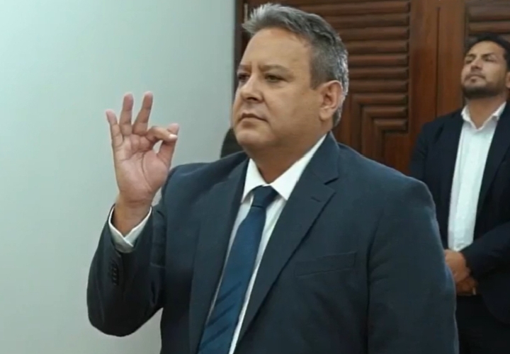 Legisladores anuncian pedidos de investigación sobre antecedentes del presidente de YPFB Sebastián Daroca