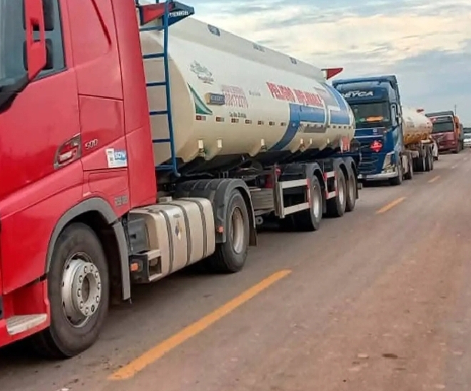 YPFB despacha combustible y GLP a algunas provincias de La Paz tras habilitación de rutas en el norte del departamento
