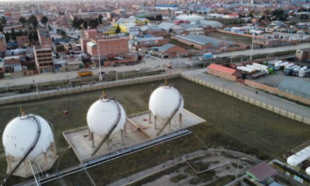 Movilizados cercan la planta de YPFB en Senkata y bloquean una vía clave en El Alto