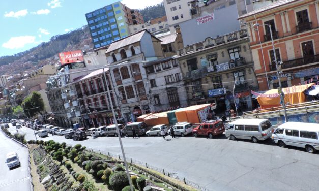 Escasez de combustible agrava el transporte en La Paz y El Alto