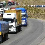 Miles de transportistas claman ayuda tras estar más de 40 días varados por bloqueos y denuncian condiciones inhumanas en las carreteras