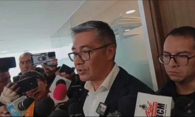 Espinoza asegura que hay recursos para importar combustible y atribuye filas a problemas logísticos