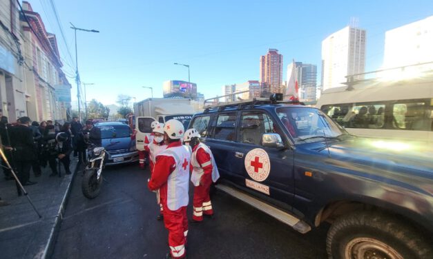 Caravana interinstitucional lleva asistencia humanitaria a transportistas varados por bloqueos en la ruta hacia Tambo Quemado