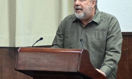 CUBA ANUNCIÓ UN GIRO HISTÓRICO PRO-MERCADO TRAS LA ASFIXIA DEL BLOQUEO ESTADOUNIDENSE