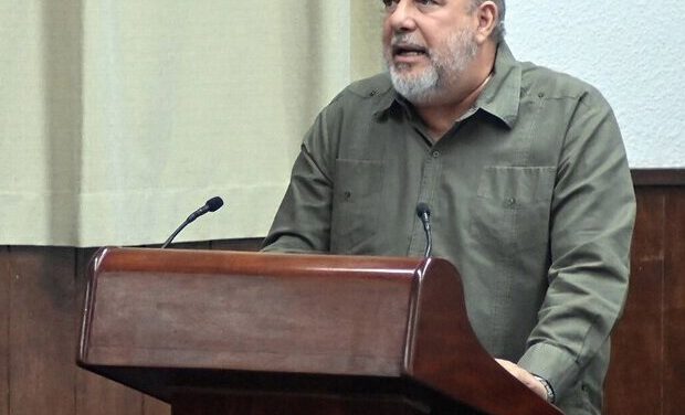 CUBA ANUNCIÓ UN GIRO HISTÓRICO PRO-MERCADO TRAS LA ASFIXIA DEL BLOQUEO ESTADOUNIDENSE