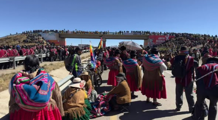 Amenazan con cortar servicios básicos y ampliar el cerco a La Paz hasta lograr la renuncia de Paz