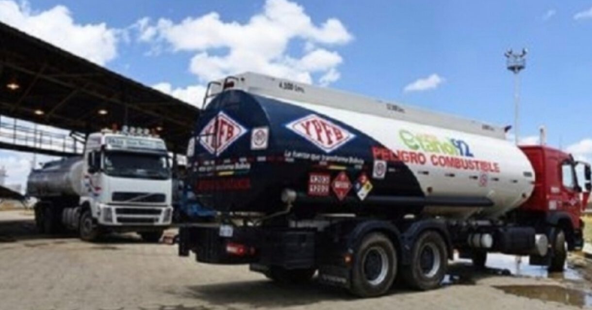 YPFB reporta más de 80 millones de litros de combustibles en espera para abastecer el eje troncal del país