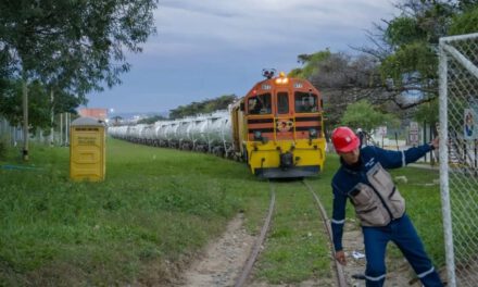 YPFB reactiva el transporte ferroviario e ingresa más de un millón de litros de gasolina