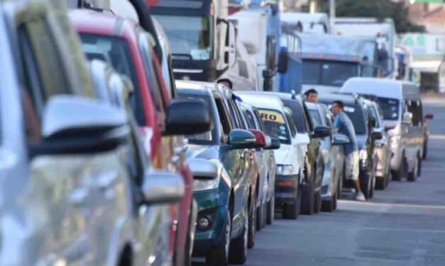 Persisten las filas por combustible en varias ciudades pese al incremento en la distribución
