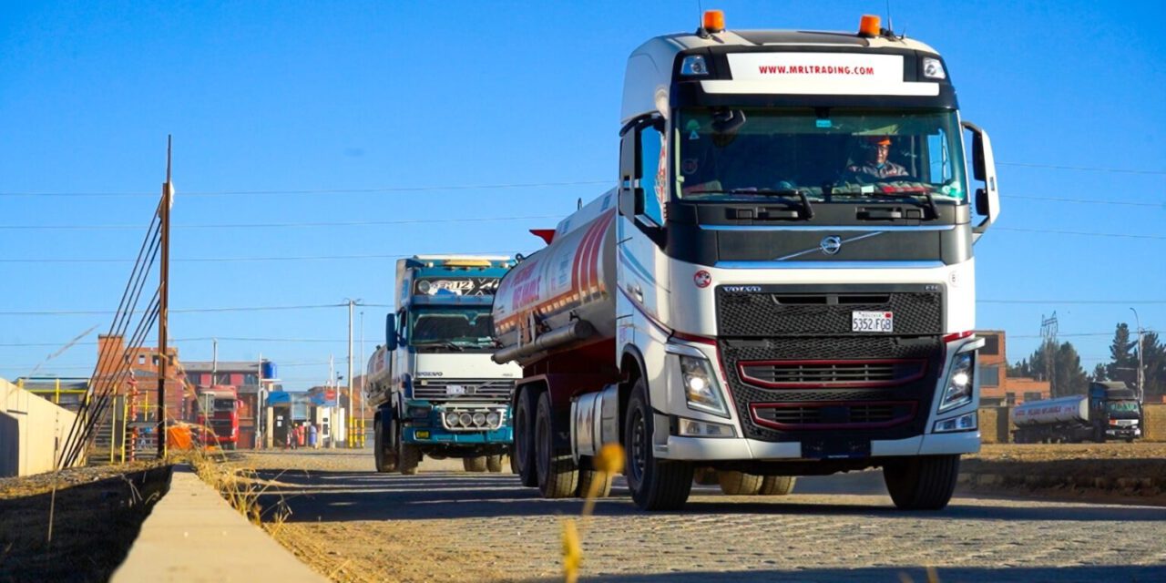 Más de 1 millón de litros de gasolina y 40 mil garrafas de GLP ingresaron a La Paz y El Alto pese a los bloqueos