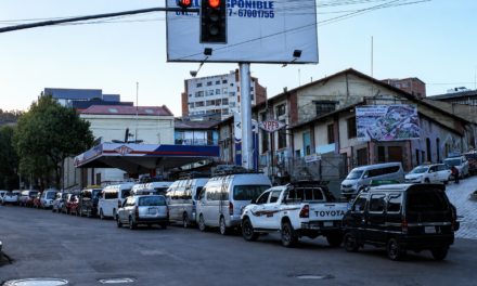 Conductores reportan largas filas y dificultades para abastecerse de combustible