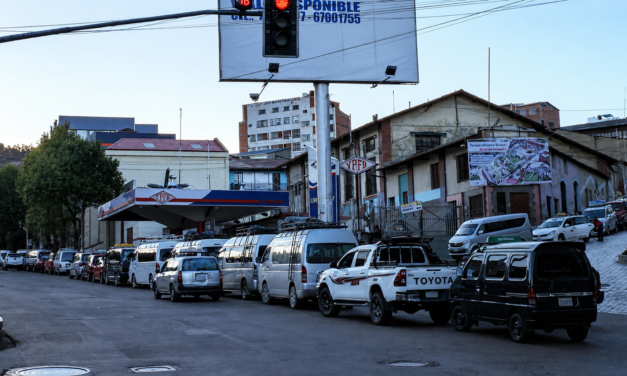 Conductores reportan largas filas y dificultades para abastecerse de combustible