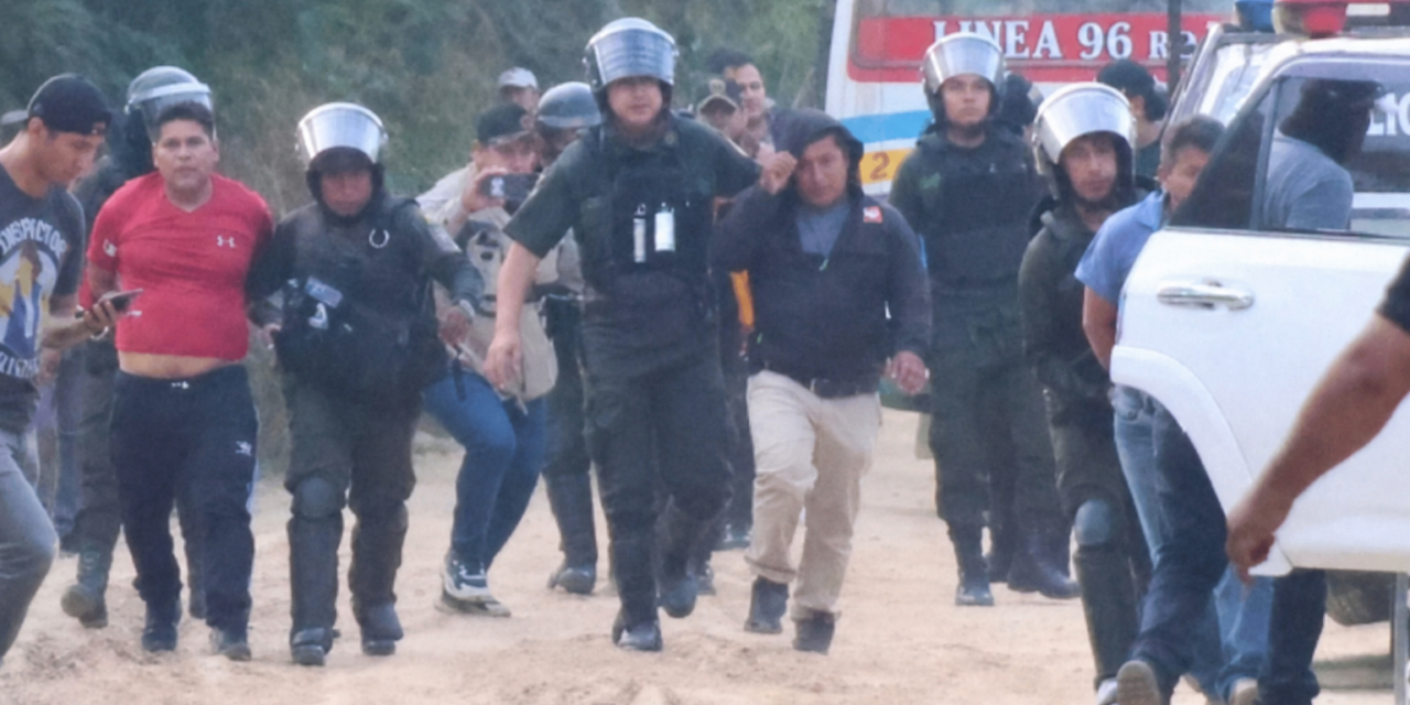 Cuatro arrestados durante operativo policial en campo petrolero tomado en Santa Rosa del Sara