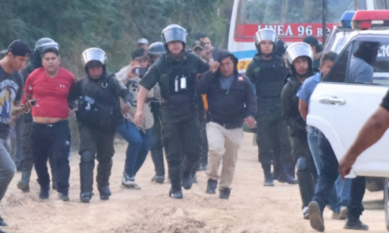 Cuatro arrestados durante operativo policial en campo petrolero tomado en Santa Rosa del Sara