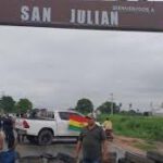 San Julián desafía el estado de excepción y mantiene el bloqueo; Policía alista operativo en Santa Cruz