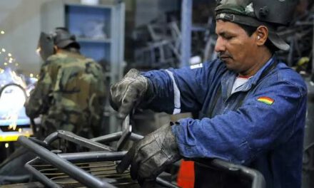 Gobierno dispone tolerancia de 30 minutos para el ingreso laboral por problemas en el abastecimiento de combustible
