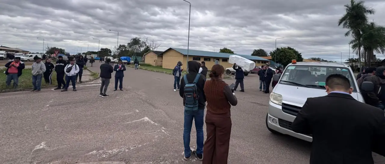 Productores y transporte pesado protestan en Viru Viru y exigen desbloquear carreteras tras 50 días de conflicto