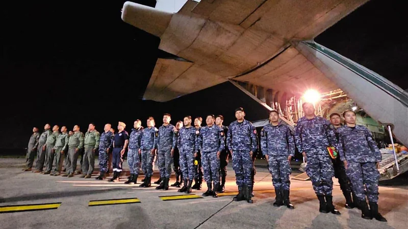 Retorna al país el contingente boliviano que participó en las labores de rescate tras los terremotos en Venezuela