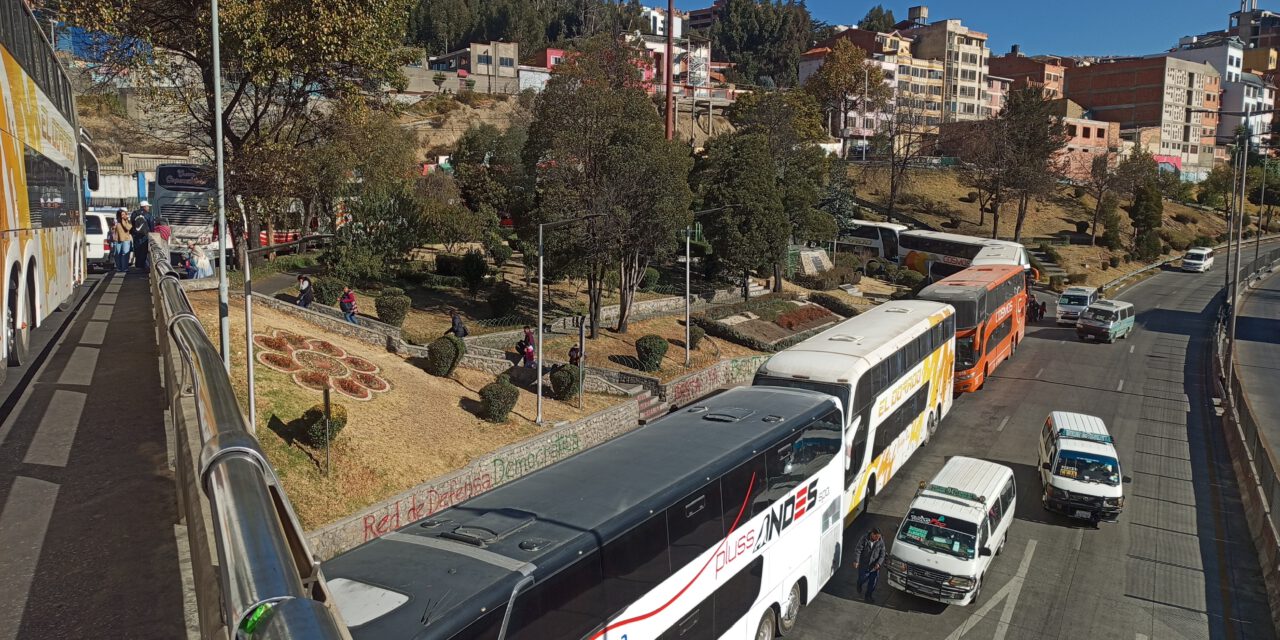 Transportistas denuncian que la falta de diésel reduce hasta en un 70% los viajes interdepartamentales