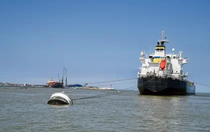 YPFB inicia descarga de diésel en Arica; el volumen cubre seis días de abastecimiento