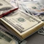 BCB reporta la primera baja del dólar desde la implementación del tipo de cambio flexible